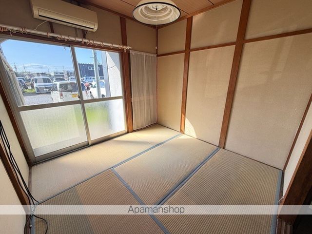 サープラス壱番館の内装写真
