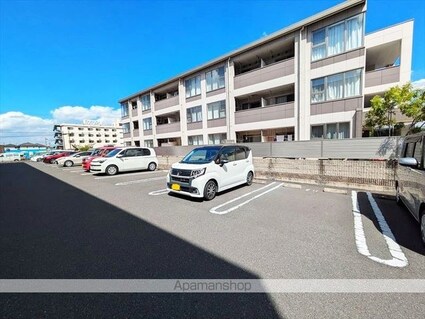 サンライズ亀甲[2LDK/51.66m2]の駐車場
