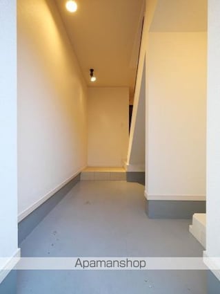Ｆーｇａｒａｇｅ野方[1R/38.77m2]の玄関