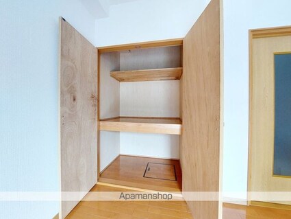 メゾン川吾[2K/36.45m2]の収納