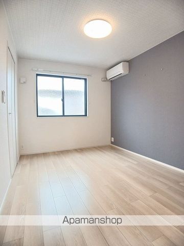 ヴィラ シャングリラ高田 Bの内装写真