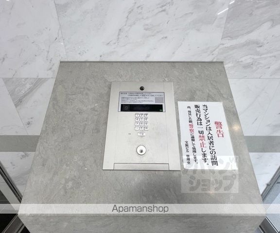 宝源ビルの玄関写真