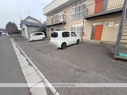 ハウザー美原[2LDK/52.17m2]の駐車場