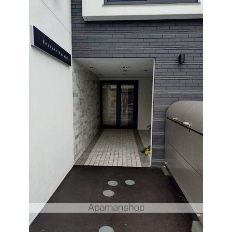 TERRACE WARABIの玄関写真