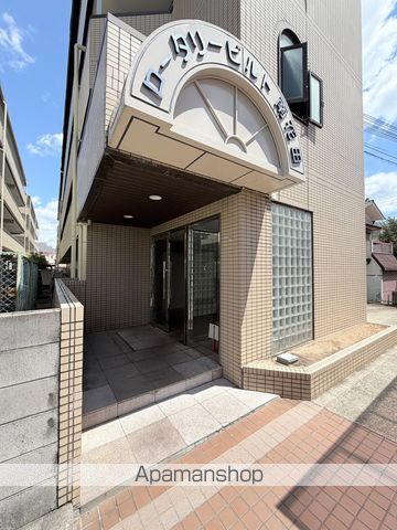 ロータリービルド南花田の玄関写真