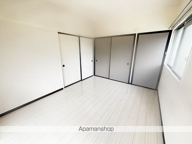 焼津市 3階建 築32年の内装写真