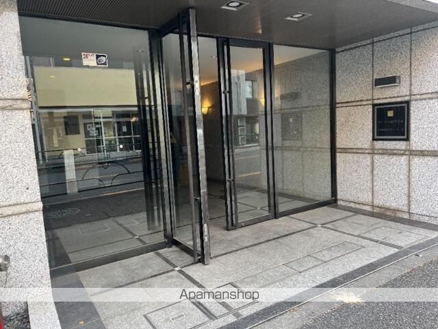 ルーブル高円寺南の玄関写真
