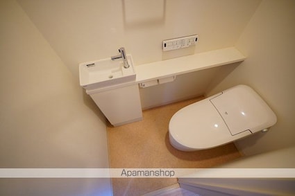 ＬＩＧＨＴ　ＴＥＲＲＡＣＥ　新宿御苑[2SLDK/68.52m2]のトイレ