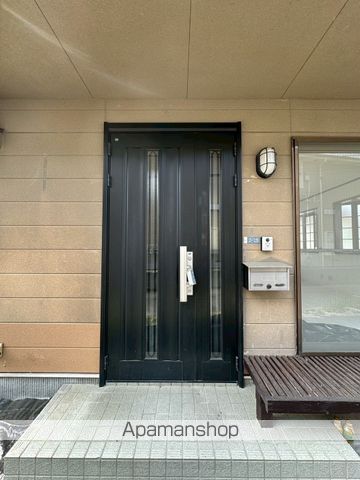山陽本線 岩国駅 徒歩18分 2階建 築30年の玄関写真