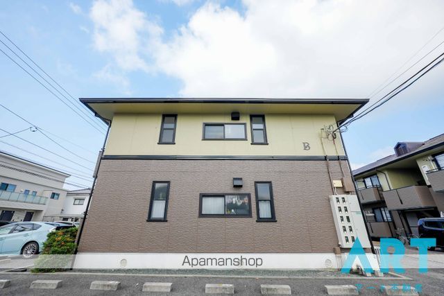 ハイカムール鴨川 B棟の外観写真