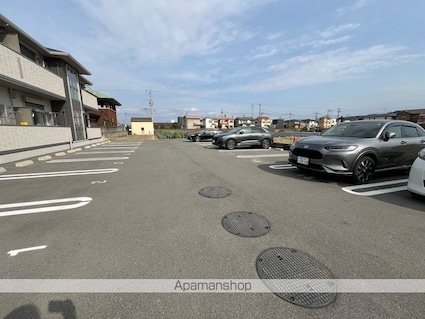 ブリエテラス[2LDK/64.52m2]の駐車場