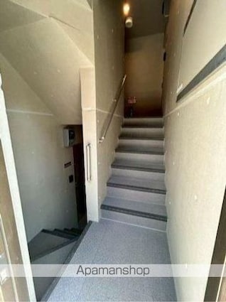 ホワイトキューブ若宮[1K/20.01m2]のエントランス