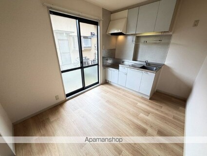 メゾン・ソレイユ　Ａ棟[2K/42.7m2]のリビング・居間