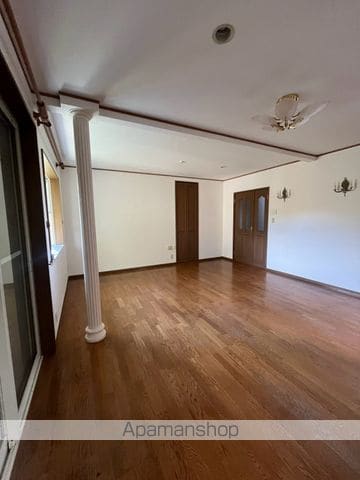 鎌倉市 2階建 築32年の内装写真