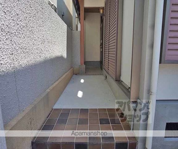 京都市烏丸線 北山駅 徒歩5分 2階建 築46年の玄関写真