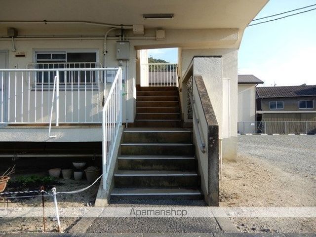 ビレッジハウス八浜1号棟の玄関写真