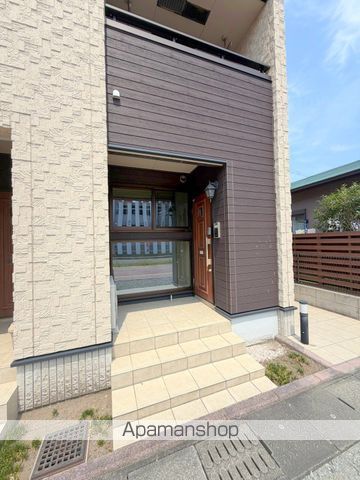 宮崎市 2階建 築14年の玄関写真