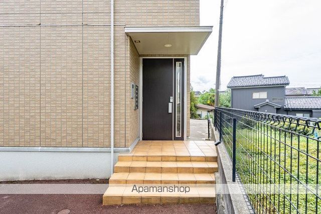 ウィット寺町の玄関写真