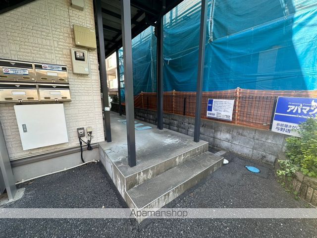 サバービアよのの玄関写真