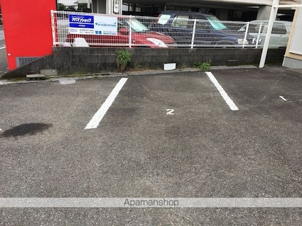 ハイツ　サン・エイト（１・２・３号）[1K/20m2]の駐車場