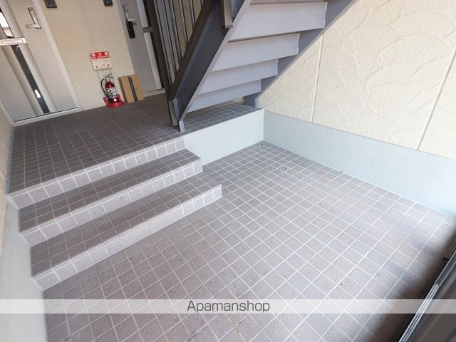 ウイングAの玄関写真
