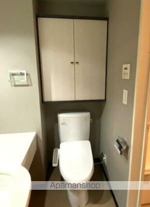 東京都世田谷区代田２丁目[1R/36.95m2]のトイレ