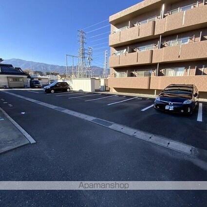 グリーンハイムマルサン[2K/39.69m2]の駐車場