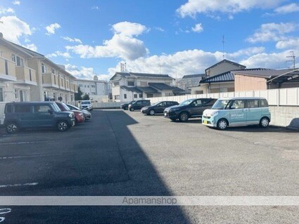 グランシャリオ[1K/30.03m2]の駐車場