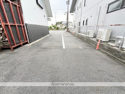 ルート・エイト[1LDK/34.37m2]の駐車場1