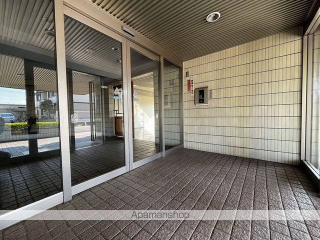 ロイヤルシャトー手柄南の玄関写真