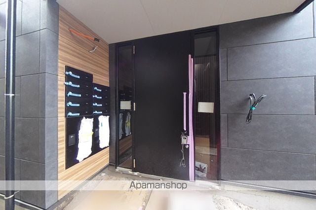 Rooms万代5の玄関写真