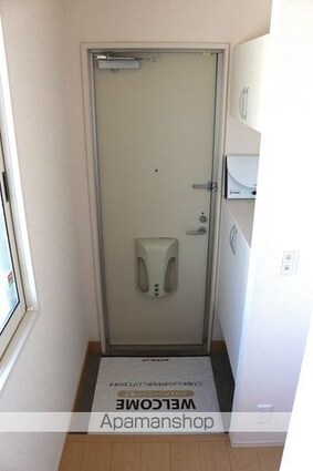 ラヴィアンローズ　Ｃ棟[2LDK/72.28m2]の玄関