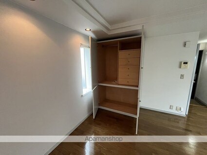 クリスタルコート[1R/27.3m2]の収納