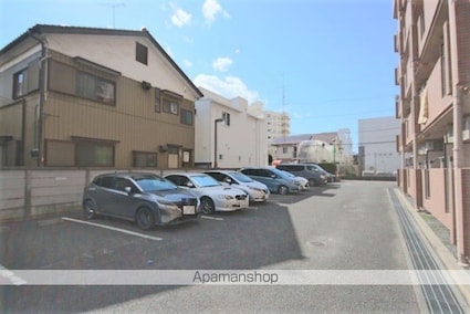 ヴェルドミール新富[1R/21.88m2]の駐車場
