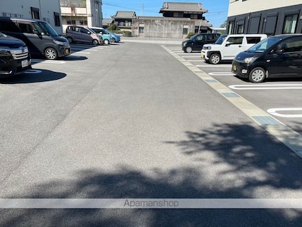 クレメント近江八幡　Ｂ[1LDK/50.01m2]の駐車場