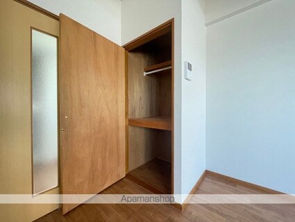 フォレスト三番町[1R/27.14m2]の収納