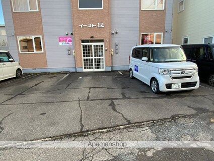 イースト１２[2LDK/57.3m2]の駐車場