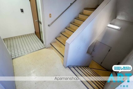 和田ビル[2LDK/83.78m2]のエントランス3