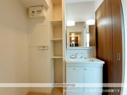 ラ・シモーヌ・メゾン　ＭＨ[1LDK/33.49m2]の洗面所