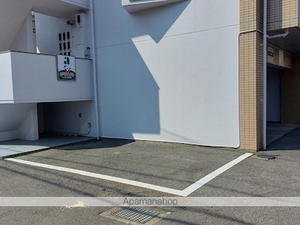 二宮桑原マンション[1R/28m2]の駐車場