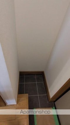 Ｗｏｏｄ　Ｃｒｅｓｔ　Ａｍａｎｕｍａ　Ｒｅｓｉｄｅｎｃｅ[1LDK/30.38m2]の玄関