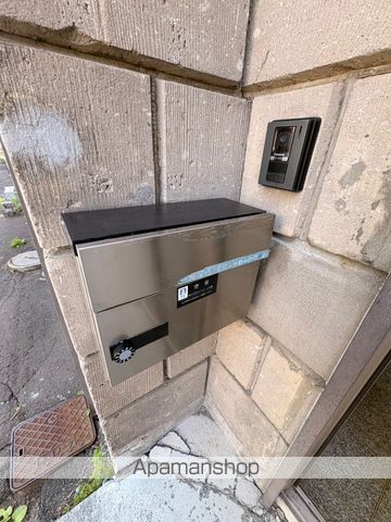平岸3ー9貸家の玄関写真
