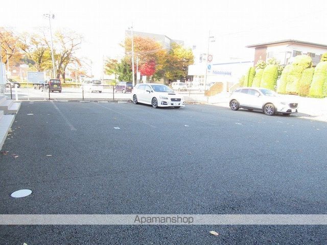 オルフェーヴル[1LDK/31.56m2]の駐車場1