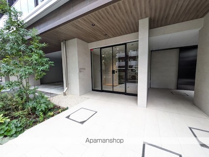 ワンルーフレジデンス中野南台[2LDK/42.9m2]のエントランス