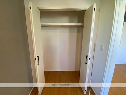 エミネンスコート　[1LDK/33.49m2]の収納