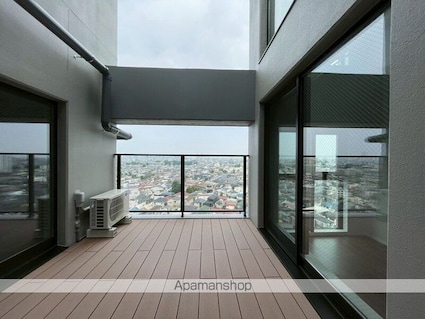 ルミーク三軒茶屋[2LDK/91.53m2]のバルコニー