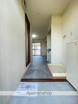 植村ビル[1R/19.37m2]の玄関