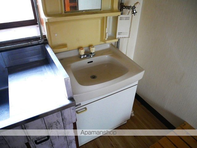 岩見沢市 2階建 築52年の内装写真