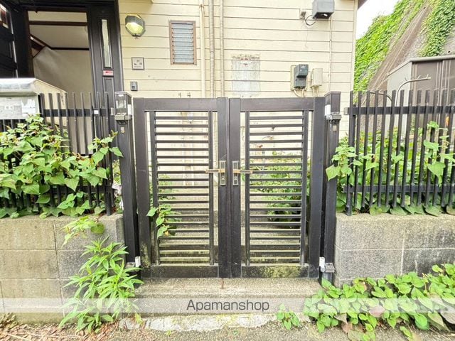 横浜市鶴見区 2階建 築37年の玄関写真