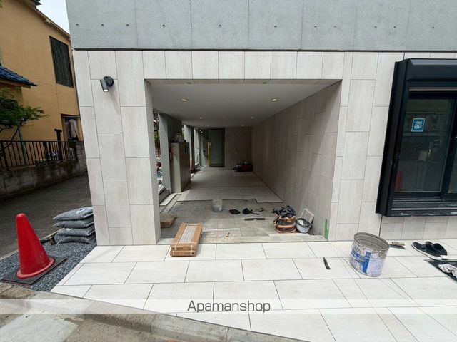 アレス中野の玄関写真